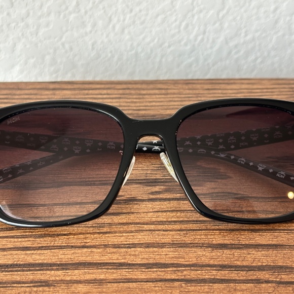 MCM MCM714SA 001 Sunglasses Black/Grey Gradient Lenses Square Shape 56mm - Picture 3 of 6